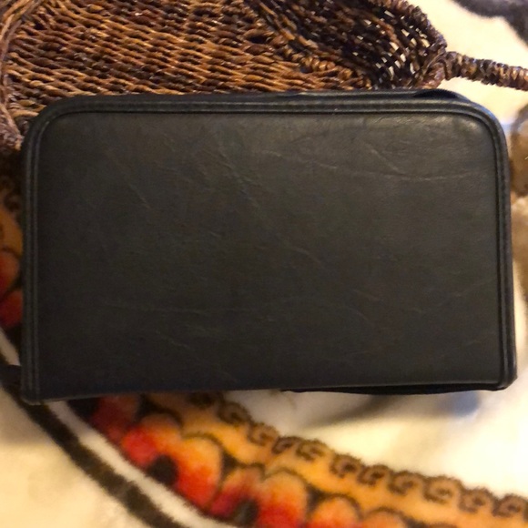 Case Logic ,Leather - Picture 3 of 6